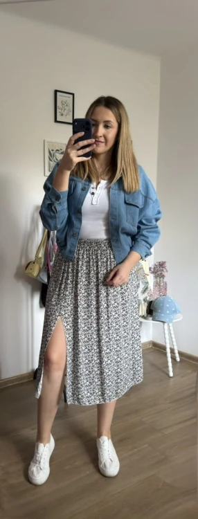 Dłuższa midi spódnica z rozcięciem wiskoza wiskozowa kwiaty czarna biała