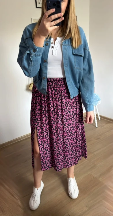 Dłuższa midi spódnica z rozcięciem wiskoza wiskozowa kwiaty różowa czarna- AURELIA