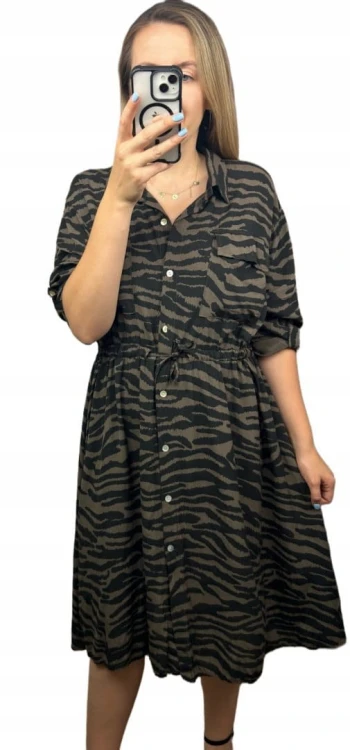 Dłuższa midi sukienka szmizjerka luźna wiskozowa brązowa czarna zebra- WILD TOUCH