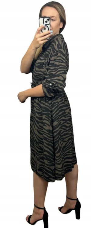 Dłuższa midi sukienka szmizjerka luźna wiskozowa brązowa czarna zebra- WILD TOUCH