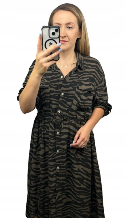 Dłuższa midi sukienka szmizjerka luźna wiskozowa brązowa czarna zebra- WILD TOUCH