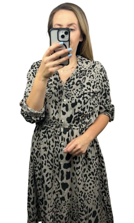 Dłuższa midi sukienka szmizjerka luźna wiskozowa fango czarna panterka- WILD TOUCH