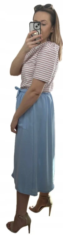 Dłuższa spódnica niebieska midi kieszenie wiskoza guziki wiosna lato