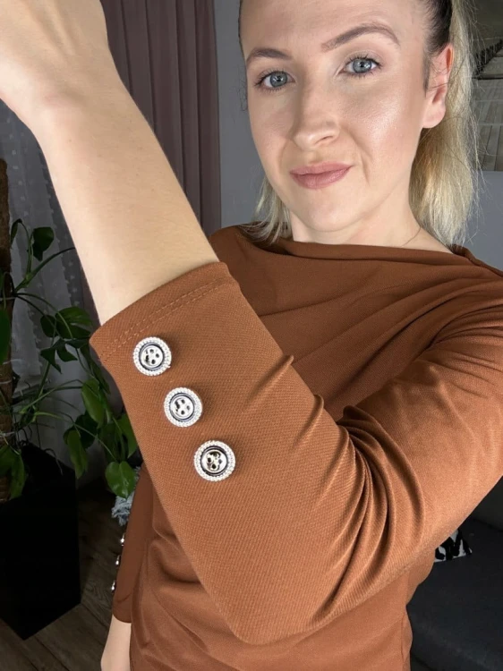 Elegancka bluzka guziki dopasowana elastyczna dekolt łódka