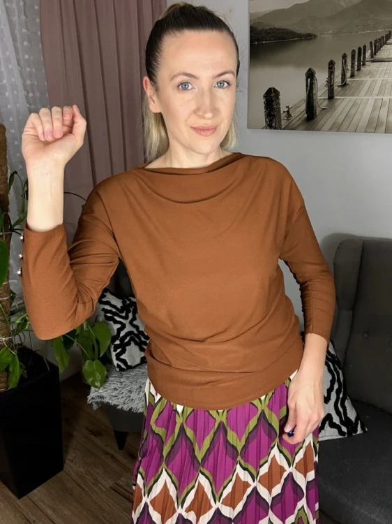 Elegancka bluzka guziki dopasowana elastyczna dekolt łódka