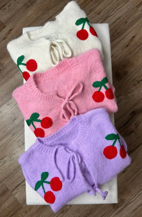 Fiolet sweterek krótki rękaw falbanka wiśnie cherry wiązany kokardki Azara