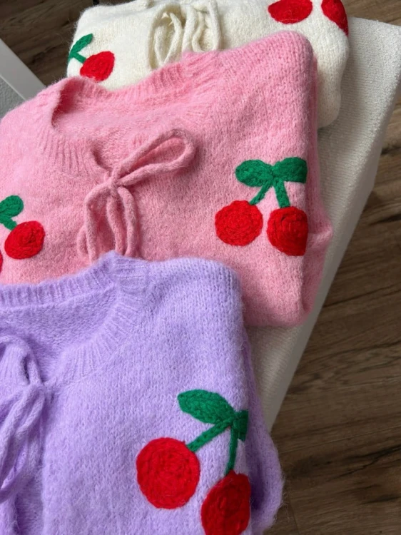 Fiolet sweterek krótki rękaw falbanka wiśnie cherry wiązany kokardki Azara