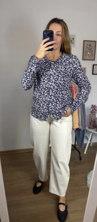 Koszula z kołnierzykiem w kwiaty 100% wiskoza granatowa New Collection- FLORELLA