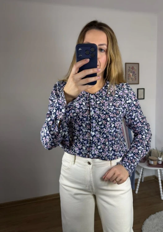 Koszula z kołnierzykiem w kwiaty 100% wiskoza granatowa New Collection- FLORELLA