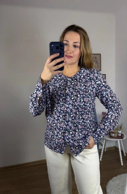 Koszula z kołnierzykiem w kwiaty 100% wiskoza granatowa New Collection- FLORELLA