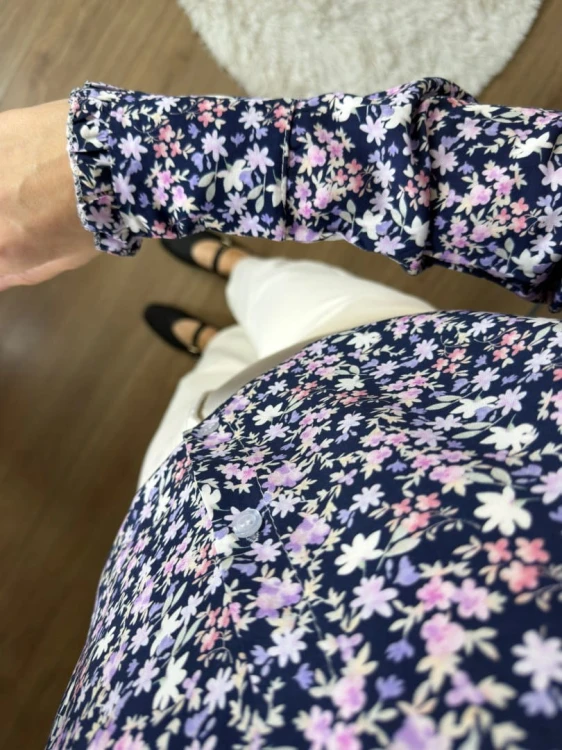 Koszula z kołnierzykiem w kwiaty 100% wiskoza granatowa New Collection- FLORELLA