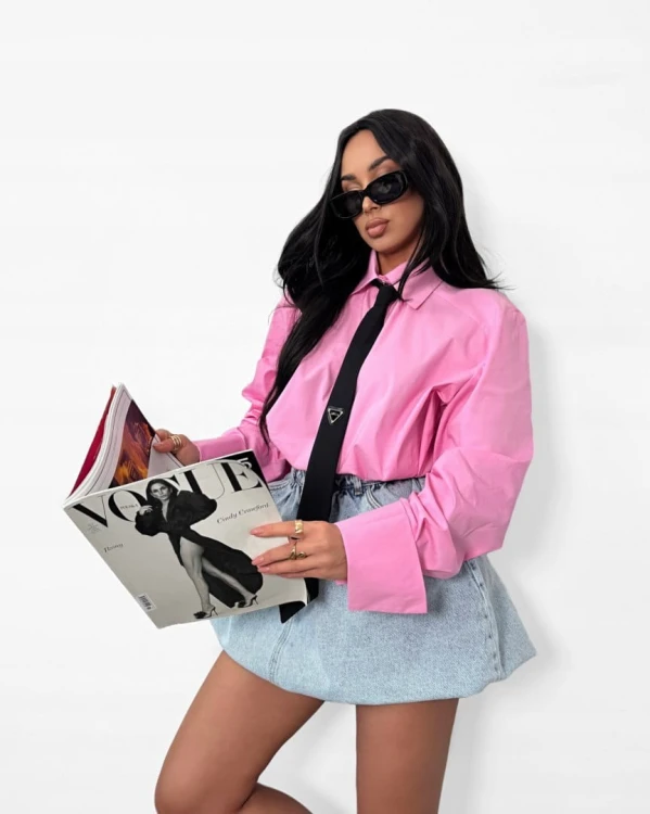 Koszula z krawatem oversize różowa czarny krawat bawełniana La Milla