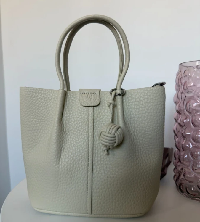 Kremowa torebka torba shopperka z brelokiem ekoskóra długi pasek Unibella