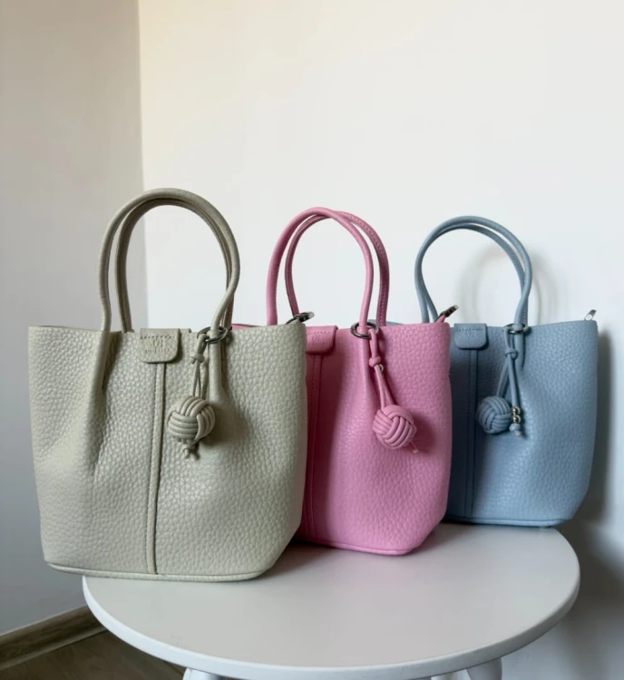 Kremowa torebka torba shopperka z brelokiem ekoskóra długi pasek Unibella