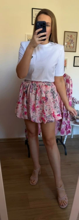 Krótka spódnica bombka wzorzysta luźna w różowe kwiaty kwiatki