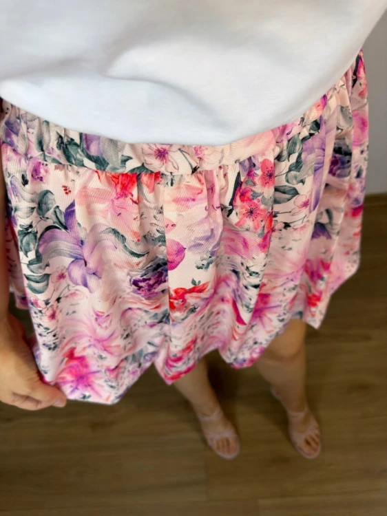 Krótka spódnica bombka wzorzysta luźna w różowe kwiaty kwiatki