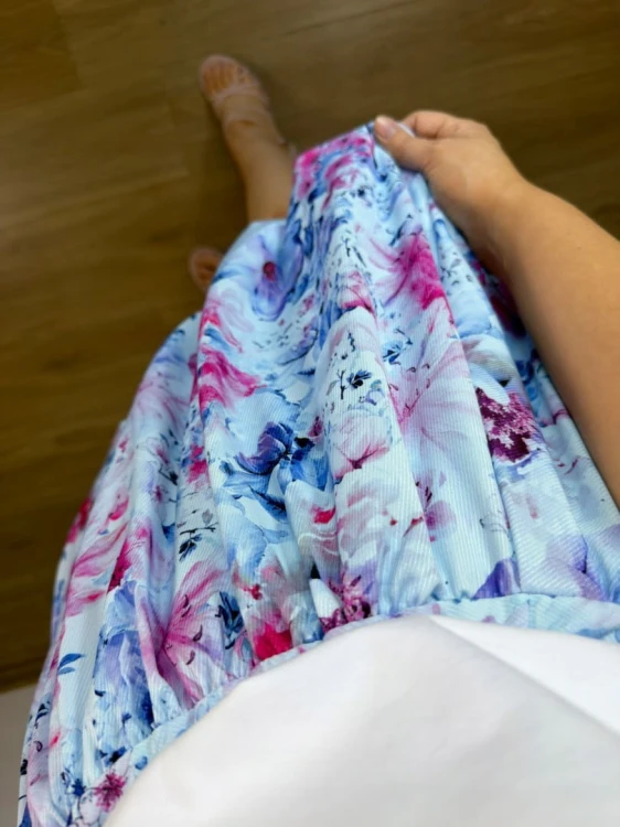 Krótka spódnica bombka wzorzysta luźna w różowe kwiaty kwiatki błękitna