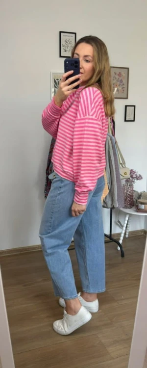 Lekka luźna bluza w poziome paski różowa haft Mooij- AMORE PARIS