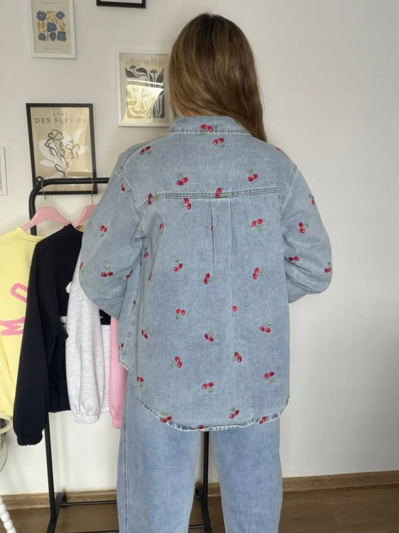 Luźna niebieska katana koszula jeansowa oversize wiśnie haft- CHERRY DREAM