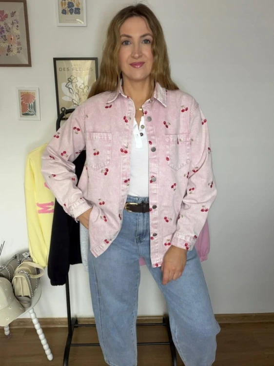 Luźna różowa katana koszula jeansowa jeans oversize wiśnie haft- CHERRY DREAM