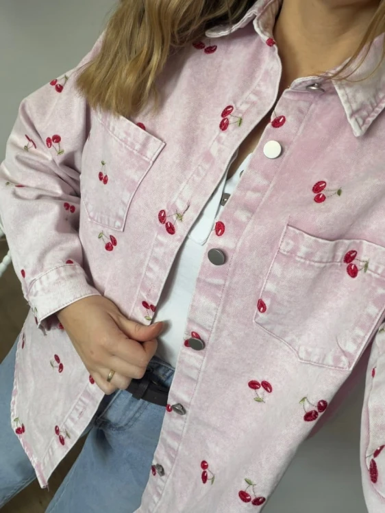 Luźna różowa katana koszula jeansowa jeans oversize wiśnie haft- CHERRY DREAM