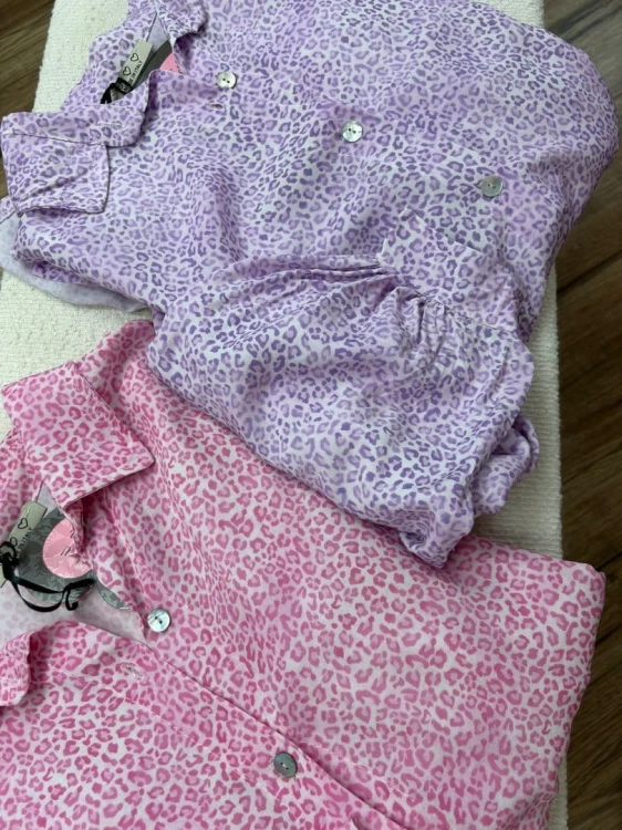 Luźna różowa koszula oversize cętki panterka 100% wiskoza kołnierzyk- PANTHER BLOOM