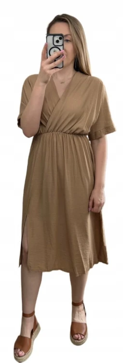 Luźna wiskozowa sukienka midi z rozcięciem kopertowy dekolt wiskoza karmel