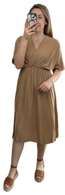 Luźna wiskozowa sukienka midi z rozcięciem kopertowy dekolt wiskoza karmel