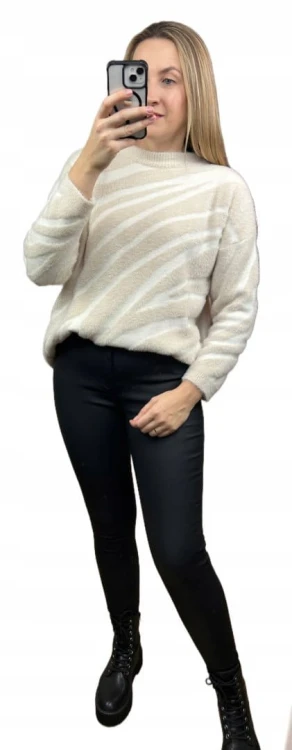 Miękki wzorzysty sweterek oversize luźny zebra wiskoza wełna