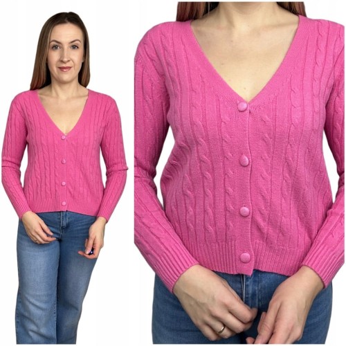 Różowy sweterek guziki warkocz wiskoza dekolt V dopasowany Dolce Piccante