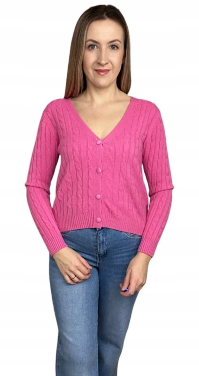 Różowy sweterek guziki warkocz wiskoza dekolt V dopasowany Dolce Piccante
