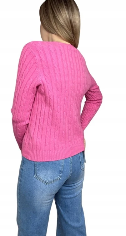 Różowy sweterek guziki warkocz wiskoza dekolt V dopasowany Dolce Piccante