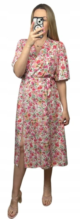 Sukienka midi kopertowy dekolt kwiaty rozcięcie wiskoza różowa jasny beż