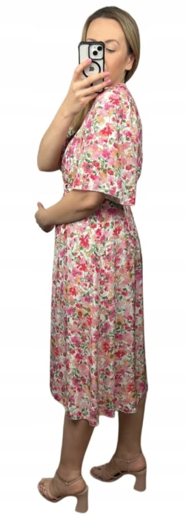 Sukienka midi kopertowy dekolt kwiaty rozcięcie wiskoza różowa jasny beż