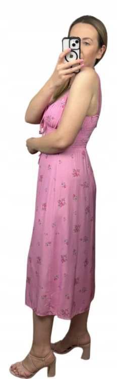 Sukienka w kwiaty na ramiączkach rozcięcie różowa 100% wiskoza midi