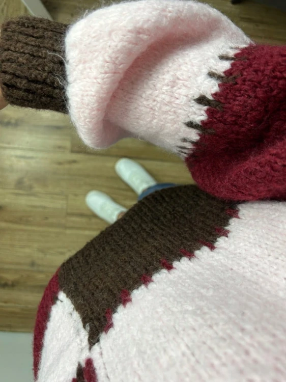 Sweter oversize bufiaste rękawy luźny patch wzorzysty bordo pudrowy róż- PATCHY