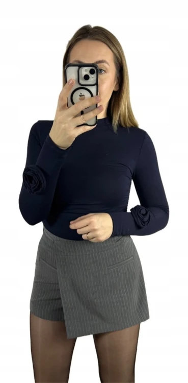 Szare garniturowe spódnico-spodenki na zakładkę w pionowe paski S- GARNITTY