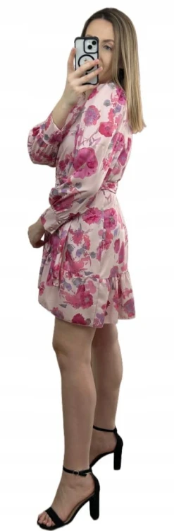 Szlafrokowa kopertowa krótka sukienka w kwiaty falbanka rękaw różowa róż