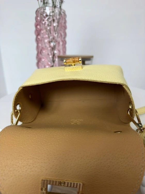 Torebka mała skóra naturalna licowa cytrynowa żółta pasek Vera Pelle- MARZIA