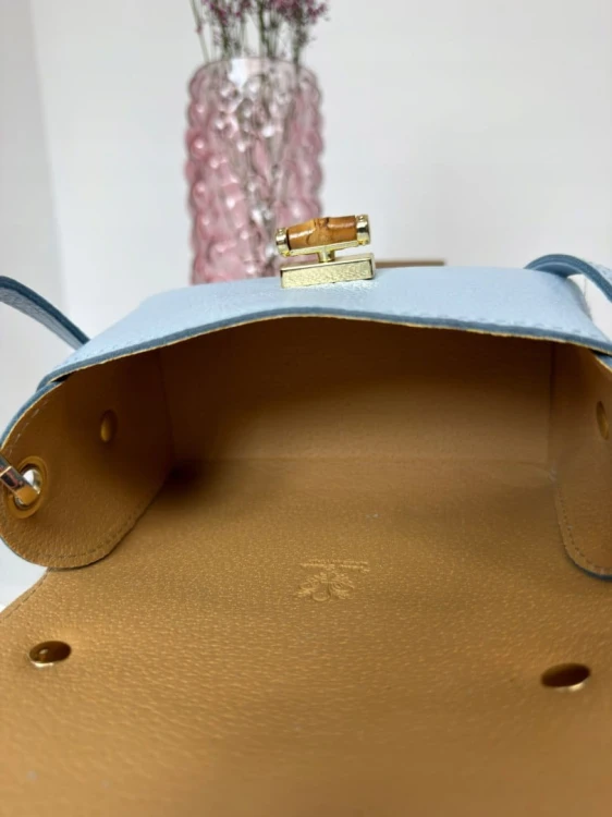 Torebka mała skóra naturalna licowa niebieska błękitna pasek Vera Pelle- MARZIA