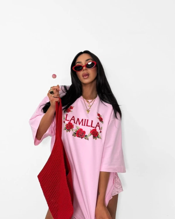 T-shirt różowy haft LAMILLA oversize czerwone róże La Milla cala stylizacja