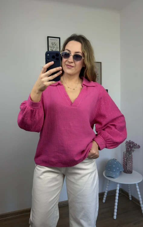 fuksjowa koszula muślinowa ROSALIA dekolt V luźna stylizacja przód