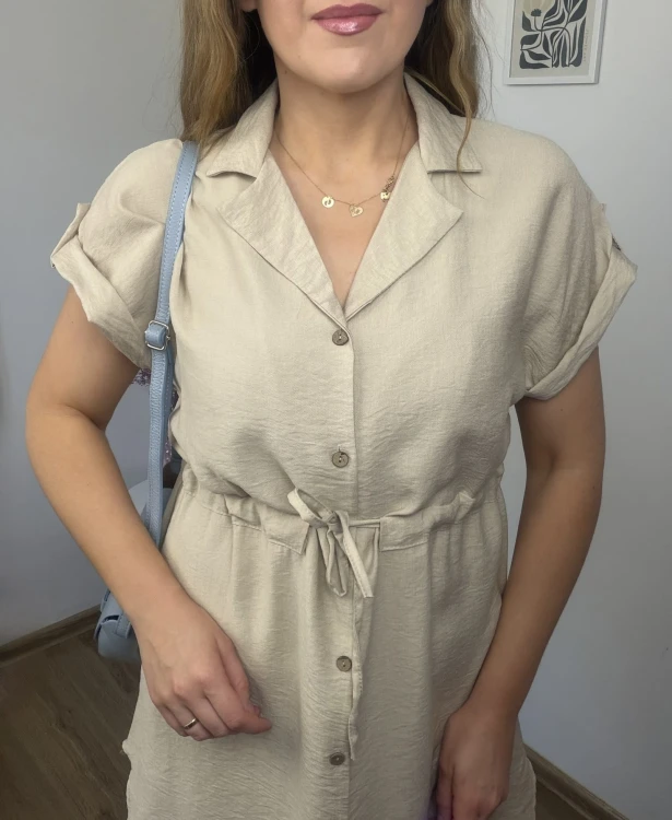 Sukienka LOREN beżowa wiskozowa luźna elegancka codzienna stylizacja zbliżenie