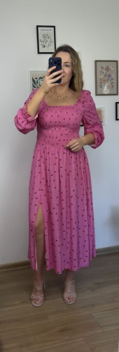 sukienka lorena maxi różowa w wisienki rozcięcie