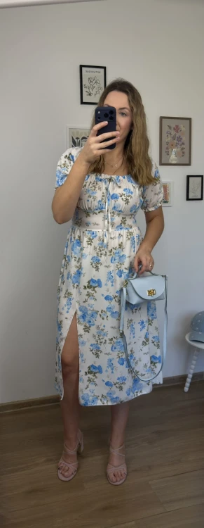 Sukienka FIORELLA midi w kwiaty niebieskie hiszpanka ujęcie przód