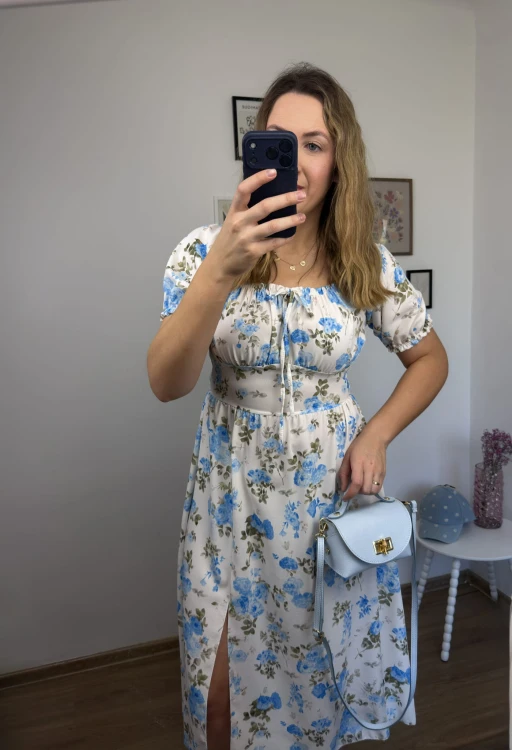 Sukienka FIORELLA midi w kwiaty niebieskie z rozcięciem na nodze