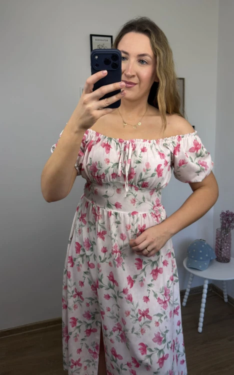 Sukienka FIORELLA midi w kwiaty różowe detal dekoltu hiszpanka