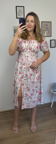 Sukienka FIORELLA midi w kwiaty różowe hiszpanka ujęcie przód