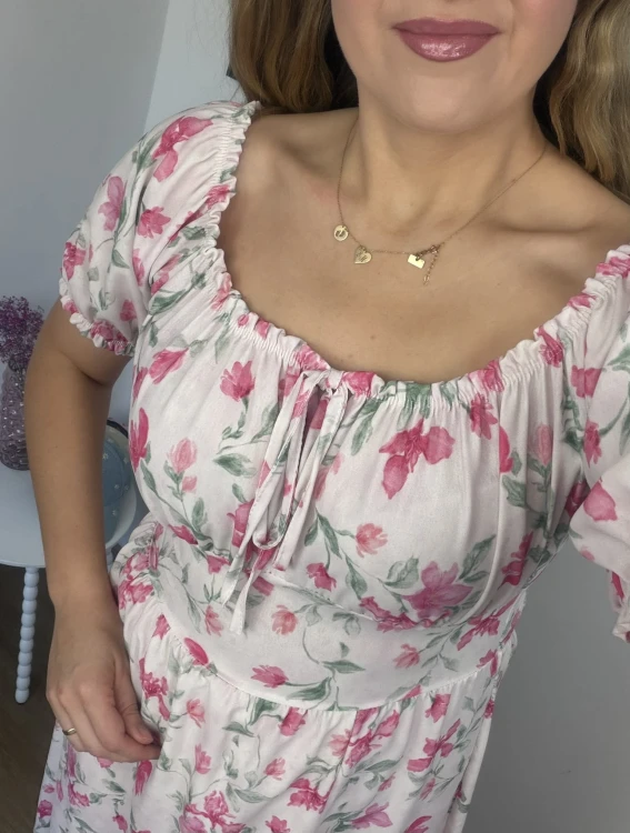 Sukienka FIORELLA midi w kwiaty różowe fason midi kobieca sukienka zbliżenie