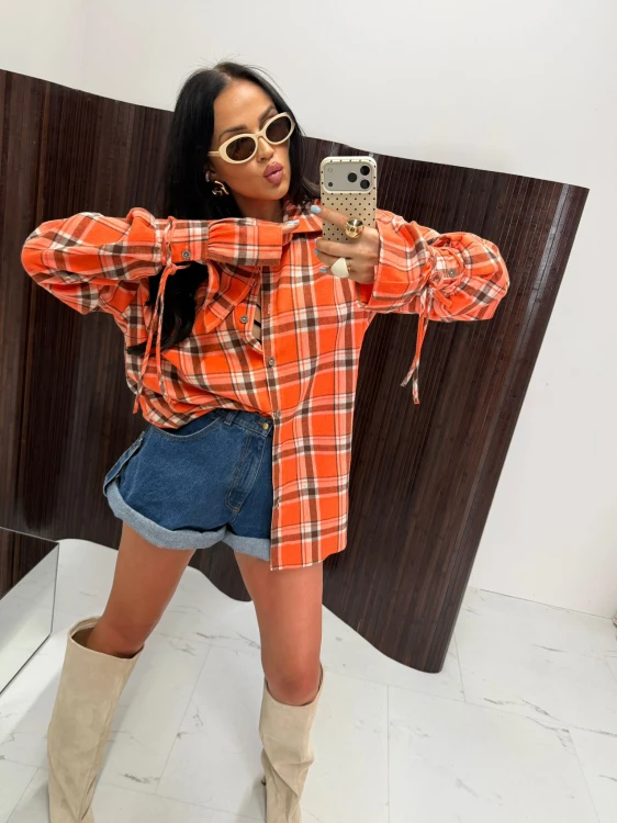 Koszula DZWONEK w kratę La Milla stylizacja z jeansowymi szortami